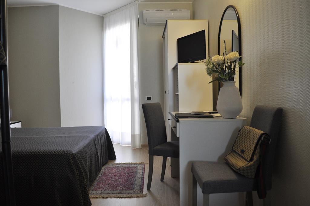 Hotel Est Piombino Bilik gambar