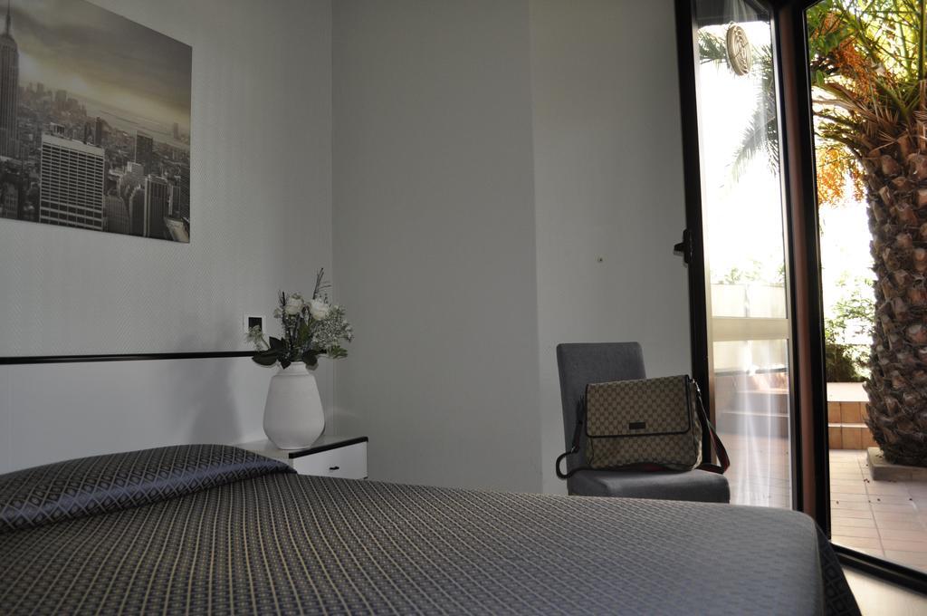 Hotel Est Piombino Bilik gambar