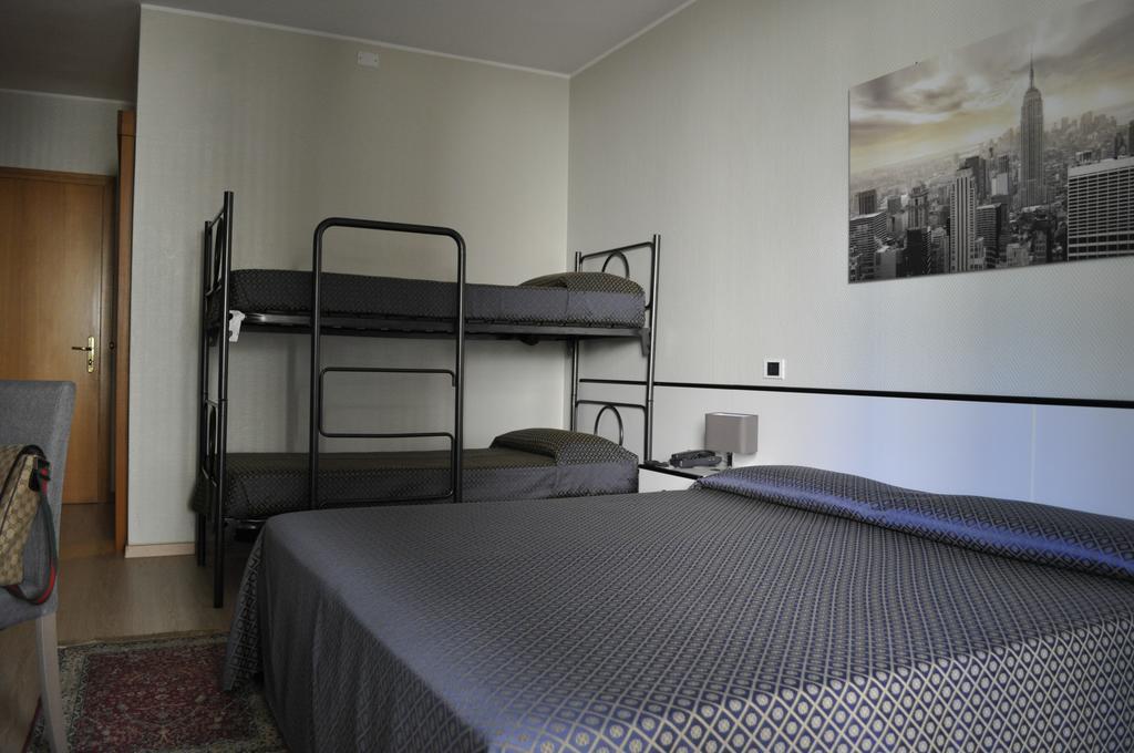 Hotel Est Piombino Bilik gambar