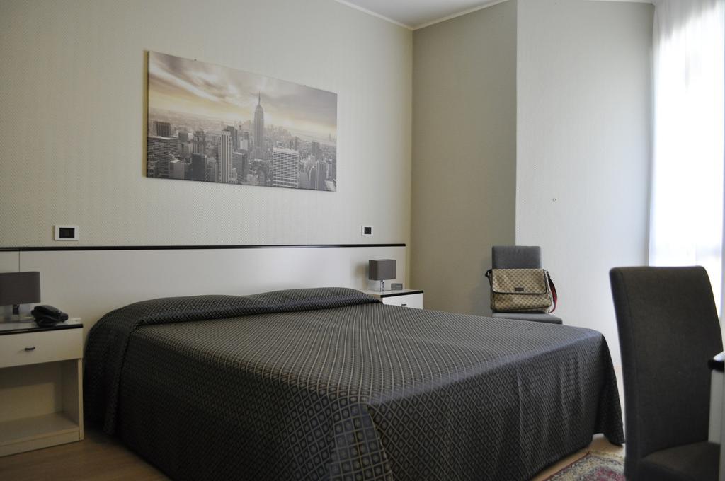 Hotel Est Piombino Bilik gambar