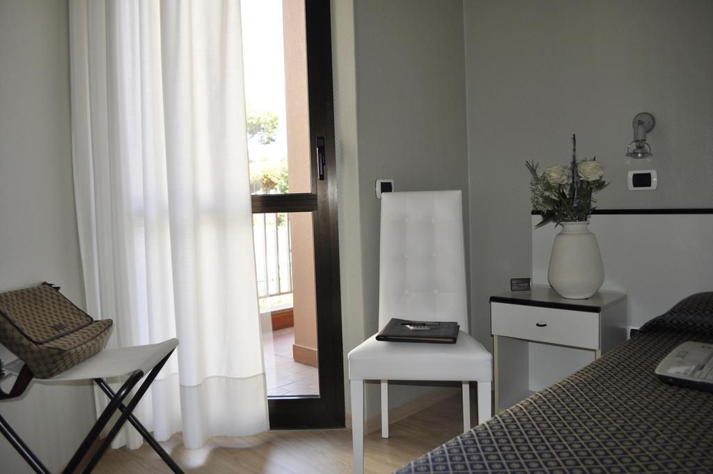Hotel Est Piombino Bilik gambar