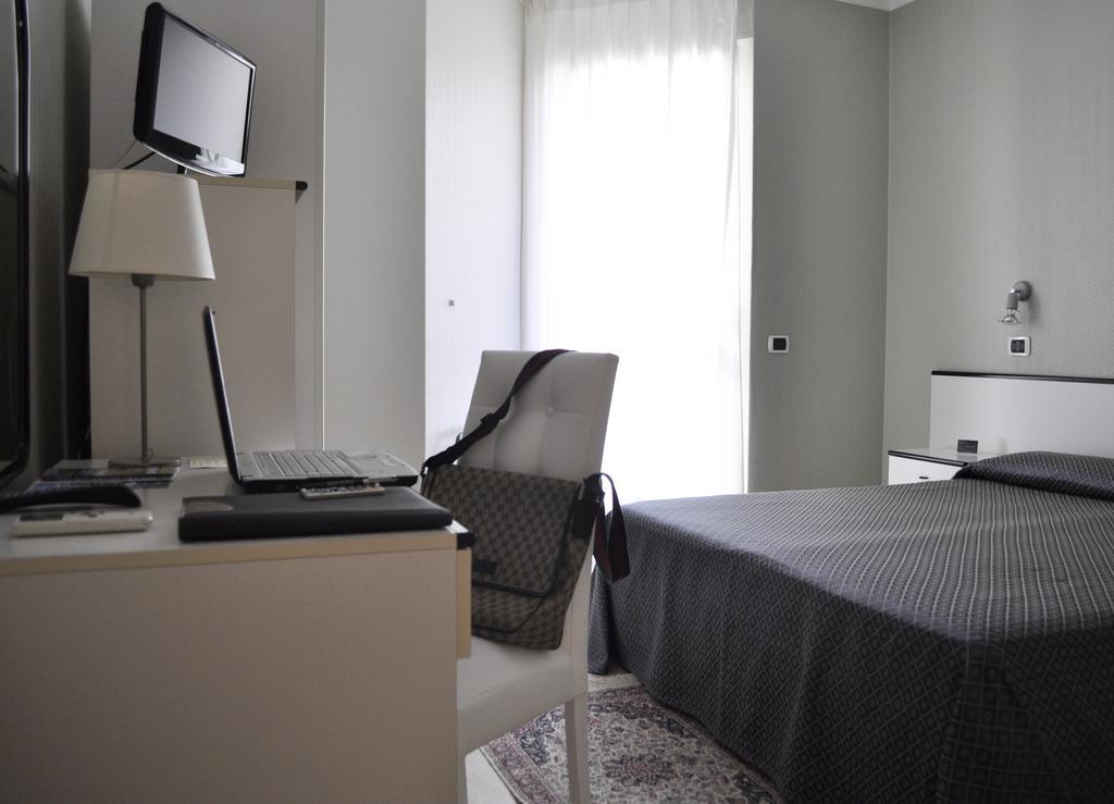 Hotel Est Piombino Bilik gambar