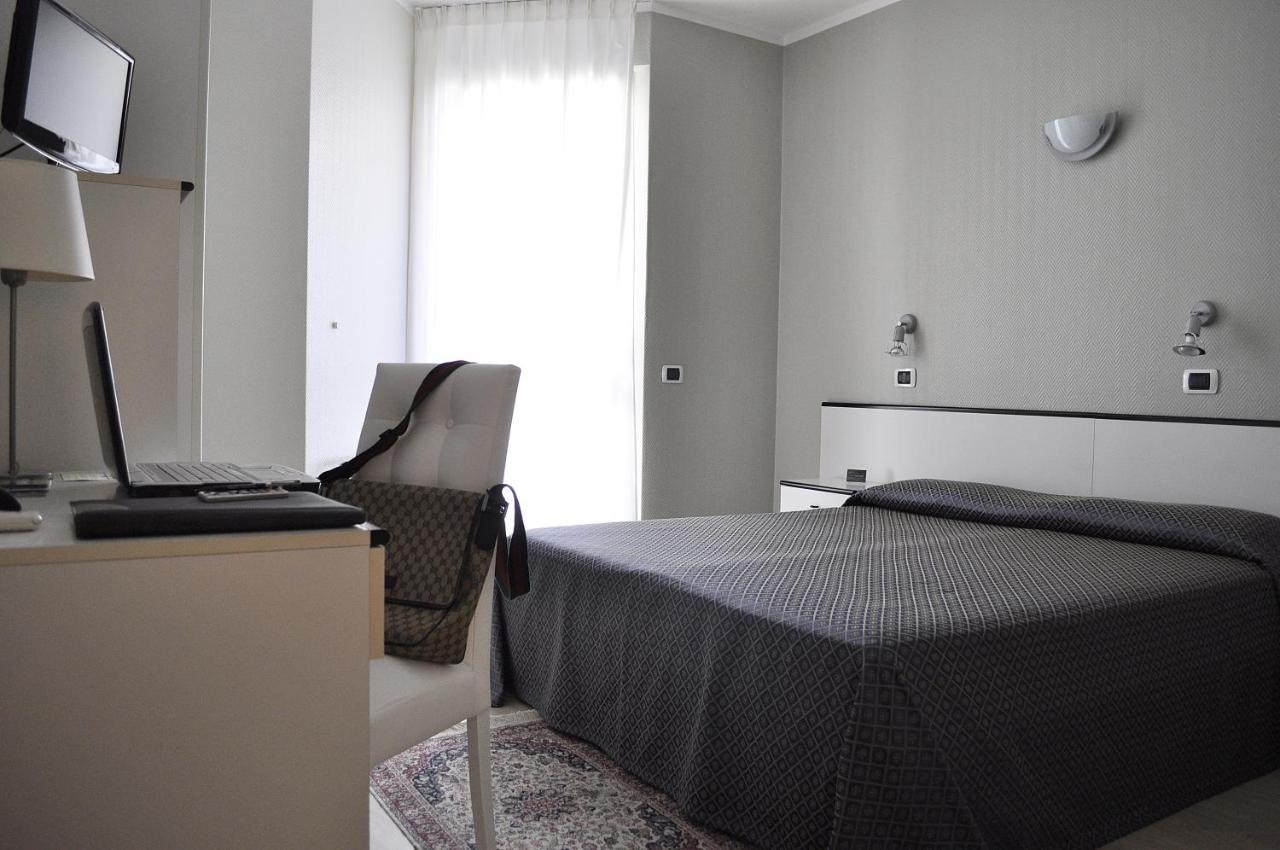 Hotel Est Piombino Bilik gambar